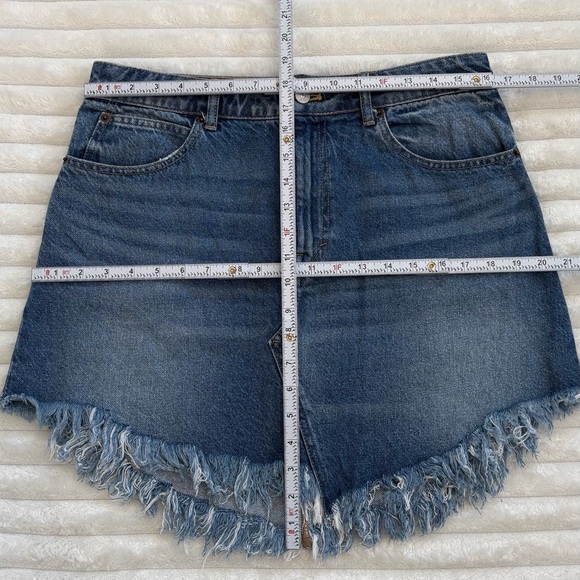 WE THE FREE Bailey Denim Mini Skirt Frayed Hem Size 30 - Picture 8 of 8
